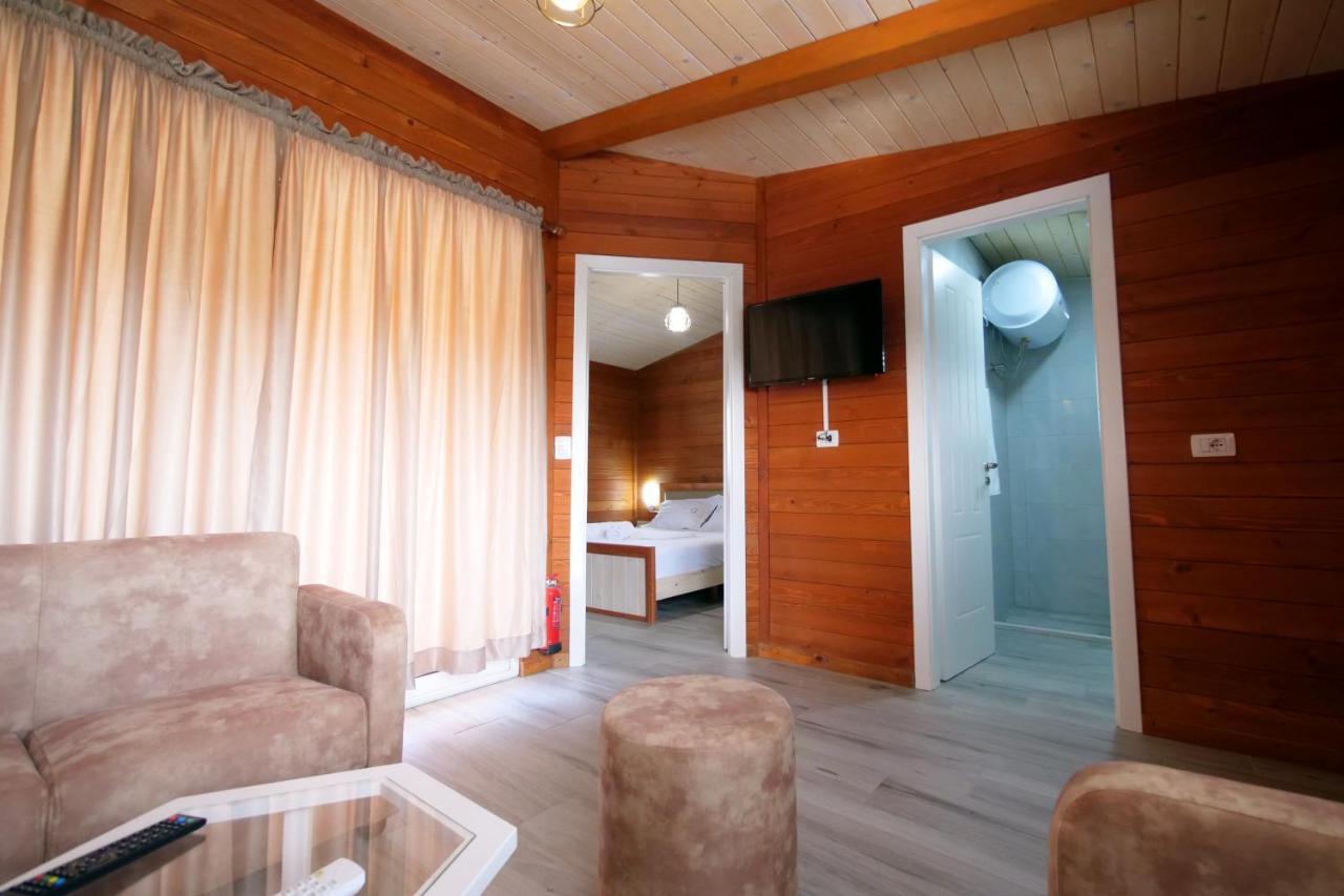 Resort Bujtina E Muriqit